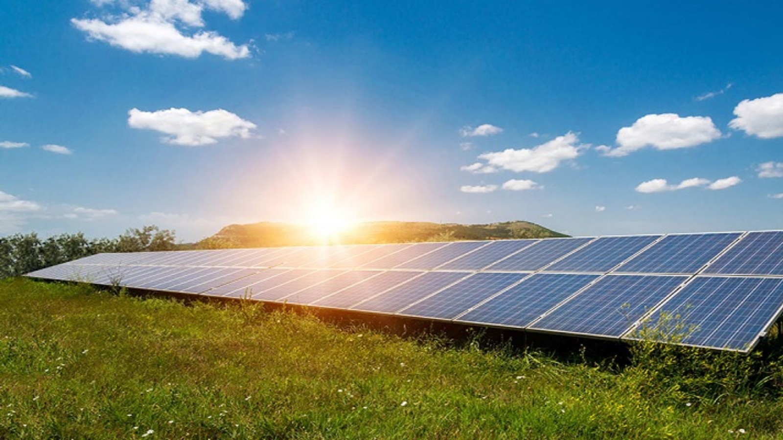 Φωτοβολταϊκά: Εν δυνάμει «πρωταθλήτρια» η Ελλάδα μέχρι το 2050